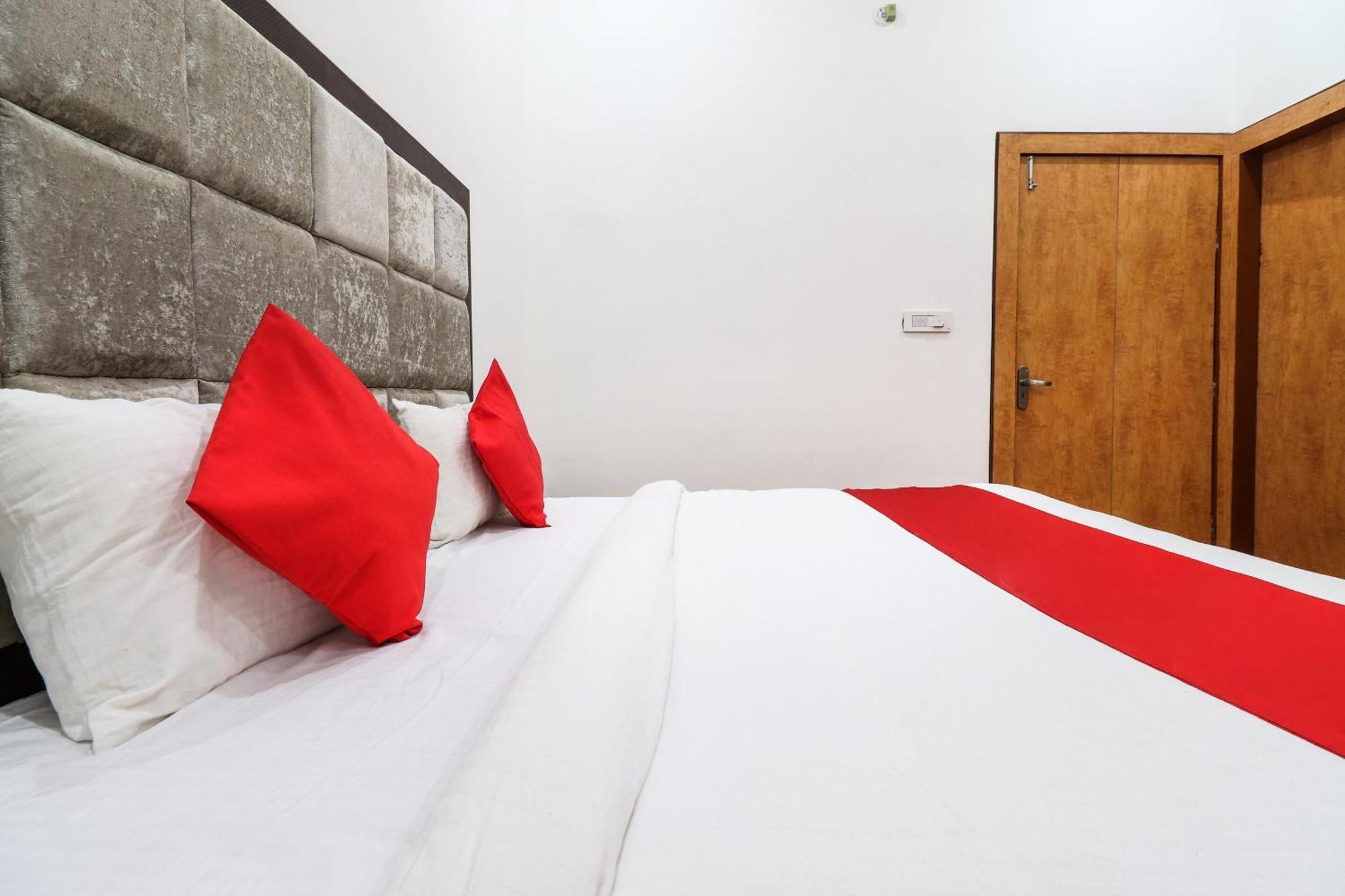 Hotel O Taj Royal Tājganj Extérieur photo