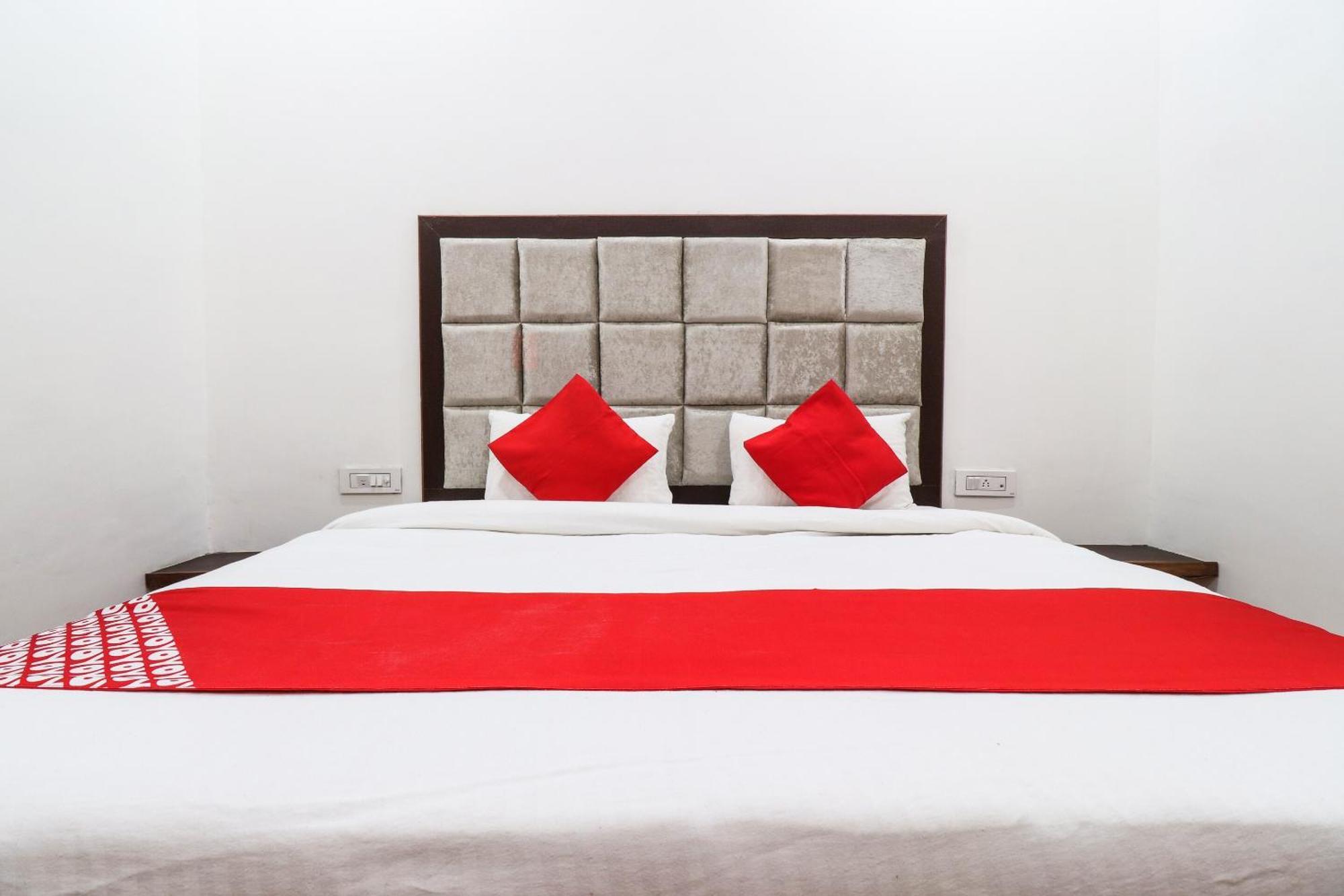 Hotel O Taj Royal Tājganj Extérieur photo