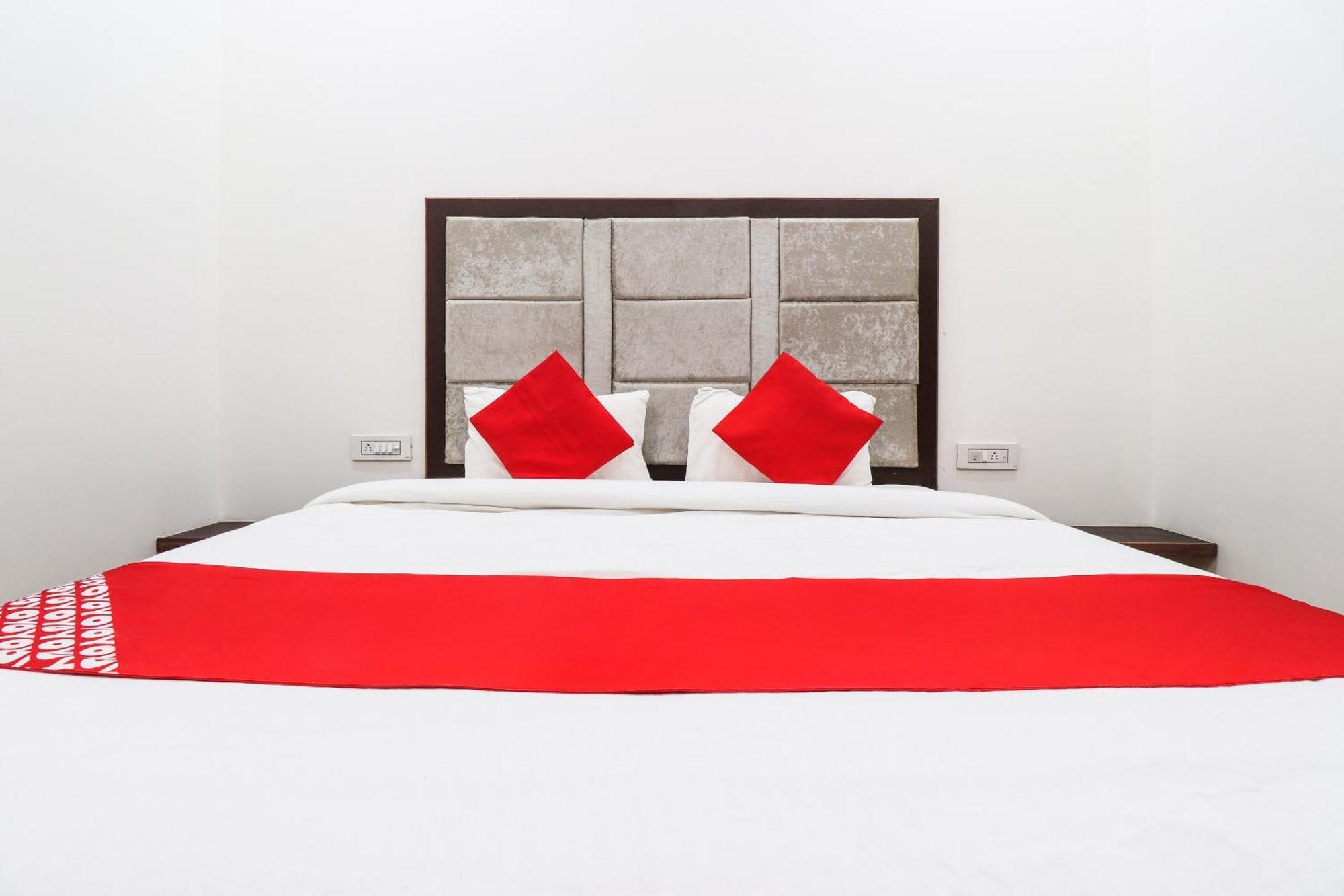 Hotel O Taj Royal Tājganj Extérieur photo